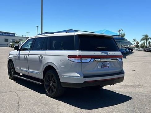 Used 2023 Lincoln Navigator L Reserve AWD/4WD image 5