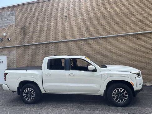 Used 2024 Nissan Frontier SL w/ Technology Package AWD/4WD image 3