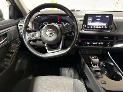 Used 2024 Nissan Rogue SV FWD image 11