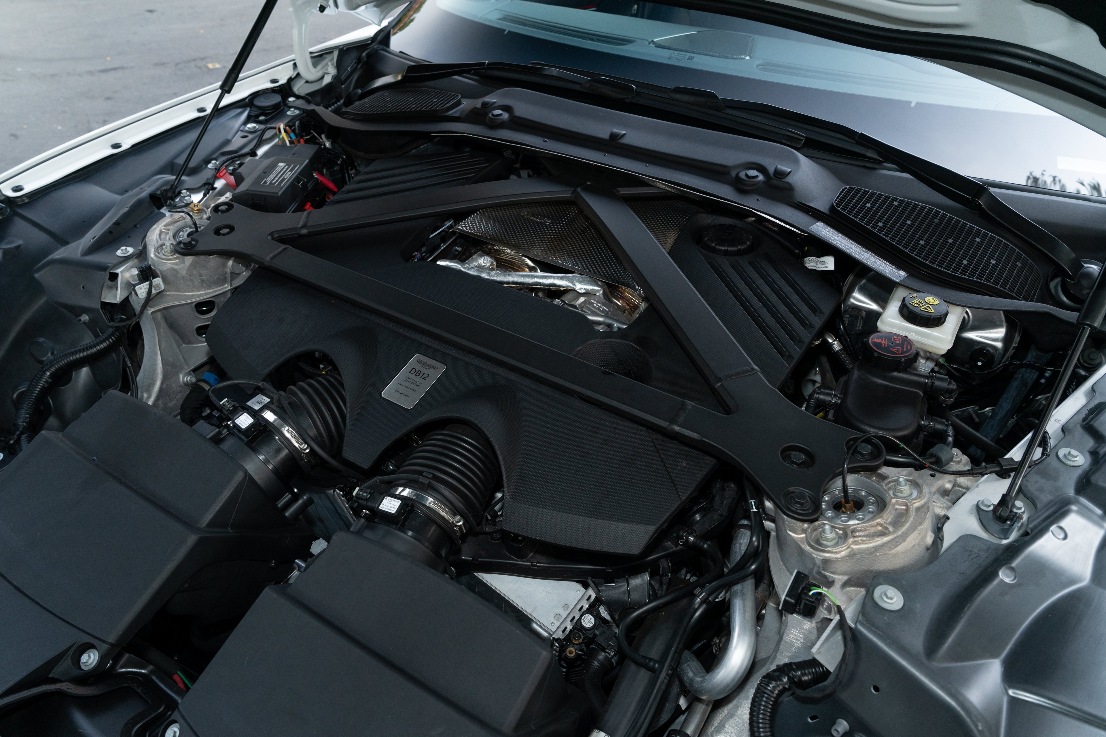Used 2024 Aston Martin DB12 Coupe RWD image 12