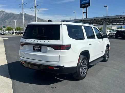Used 2025 Jeep Wagoneer 4WD image 24