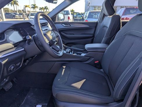 New 2025 Jeep Grand Cherokee Laredo X w/ Luxury Tech Group I image 13