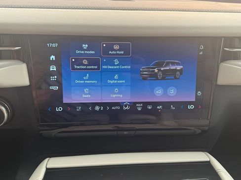 Used 2025 Lincoln Navigator L Reserve AWD/4WD image 11