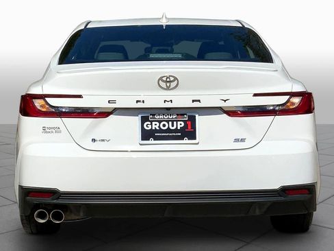 Used 2025 Toyota Camry SE FWD image 5