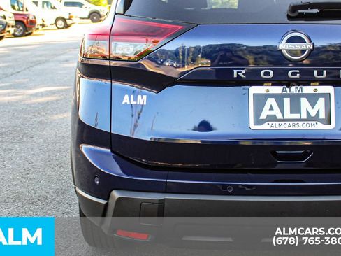 Used 2025 Nissan Rogue SV FWD image 12