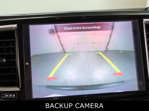 Used 2023 Chrysler Pacifica Touring-L FWD image 18