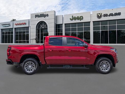 Used 2024 Chevrolet Colorado LT w/ LT Convenience Package II RWD image 2