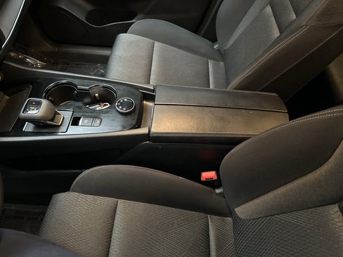 Used 2024 Nissan Rogue SV image 38