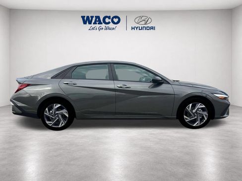 Used 2025 Hyundai Elantra Sport FWD image 9