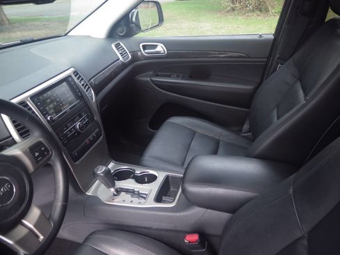 Used 2013 Jeep Grand Cherokee Laredo AWD/4WD image 12