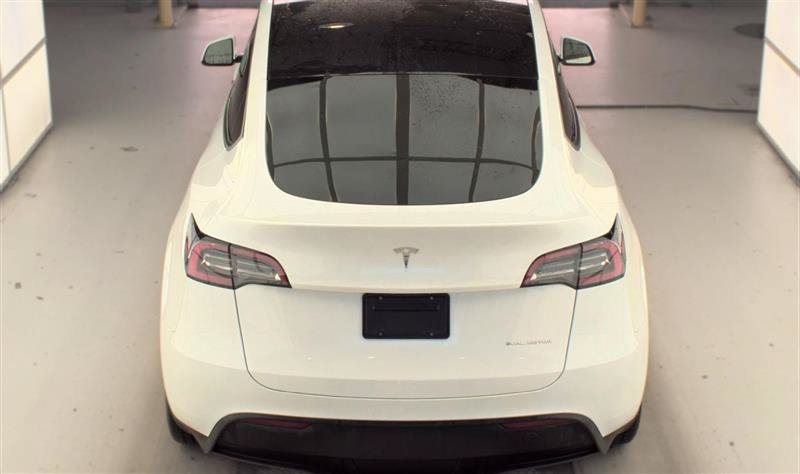 Used 2023 Tesla Model Y Long Range AWD/4WD image 3