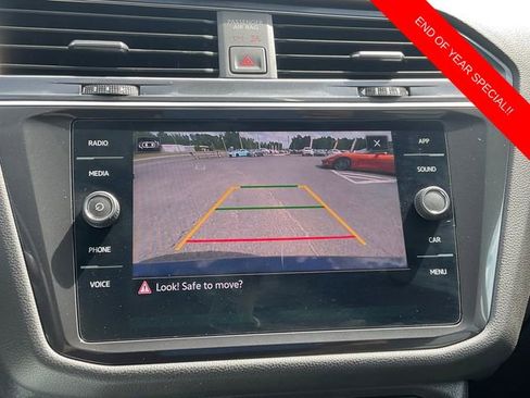 Used 2021 Volkswagen Tiguan SE image 19