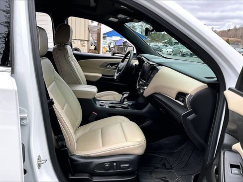 Used 2023 Chevrolet Traverse Premier image 14