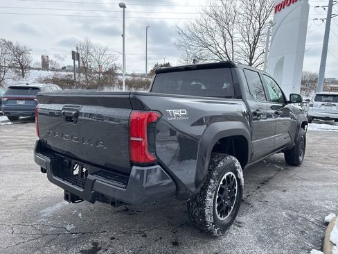 Certified 2025 Toyota Tacoma TRD Off-Road image 5