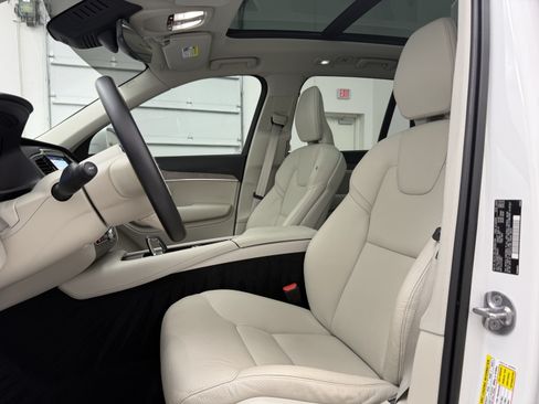 Certified 2023 Volvo XC90 B5 Plus w/ Protection Package Premier AWD/4WD image 12