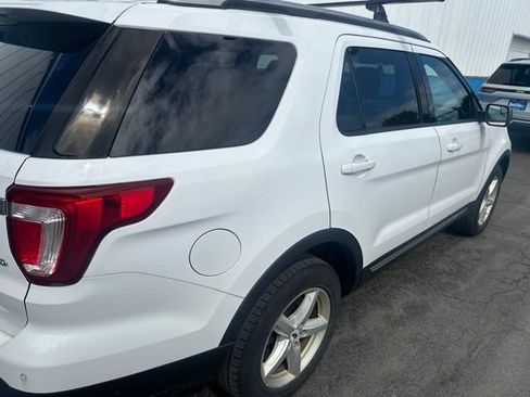 Used 2017 Ford Explorer XLT AWD/4WD image 7