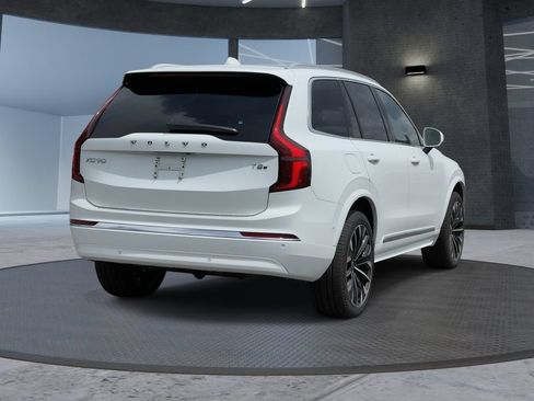 New 2026 Volvo XC90 T8 Plus w/ Protection Package Premier AWD/4WD image 4