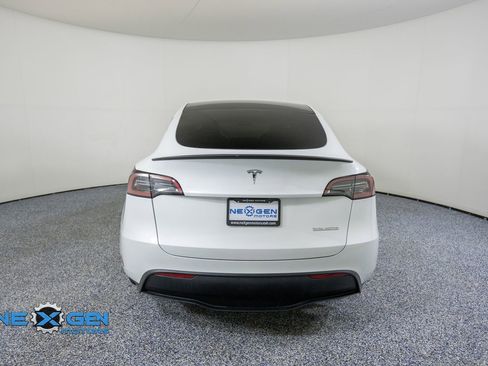 Used 2024 Tesla Model Y Performance AWD/4WD image 6