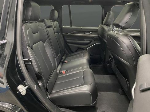 New 2025 Jeep Grand Cherokee Limited w/ Luxury Tech Group II image 35