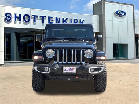 Used 2022 Jeep Gladiator Overland image 2