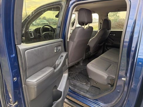 Used 2023 Nissan Frontier SV image 9