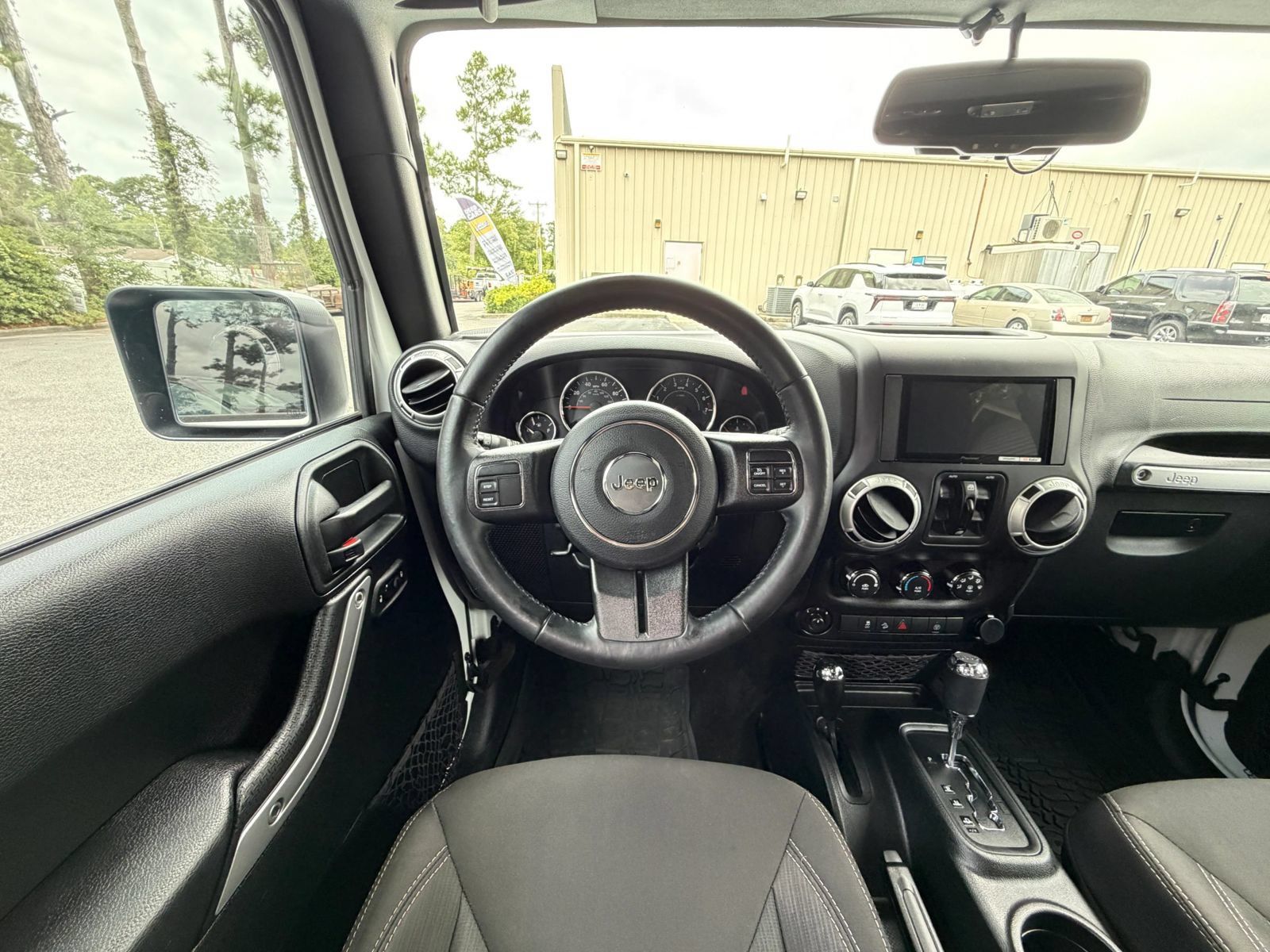 Used 2018 Jeep Wrangler Unlimited Sahara AWD/4WD image 11
