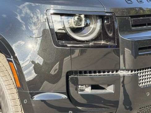 New 2026 Land Rover Defender 130 X-Dynamic SE AWD/4WD image 11