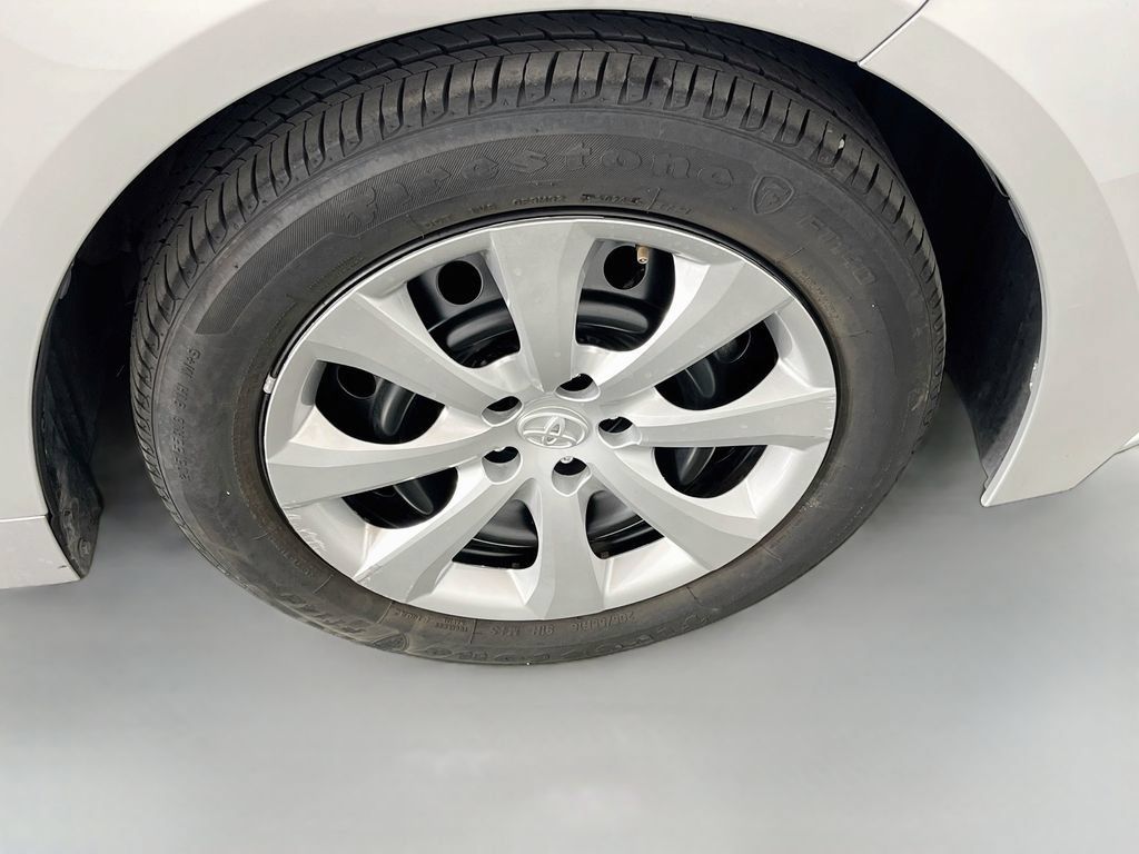 Used 2025 Toyota Corolla LE FWD image 34