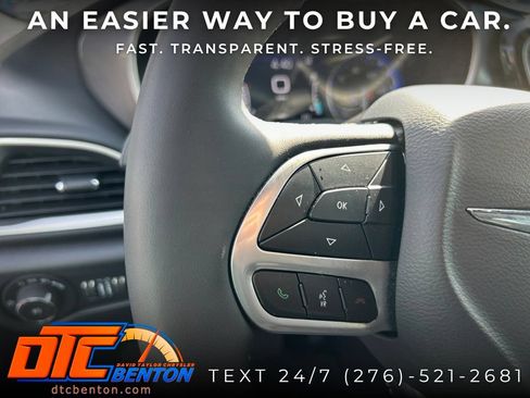 Used 2025 Chrysler Pacifica Select FWD image 13