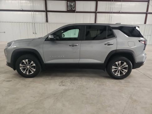 Used 2025 Chevrolet Equinox LT image 2