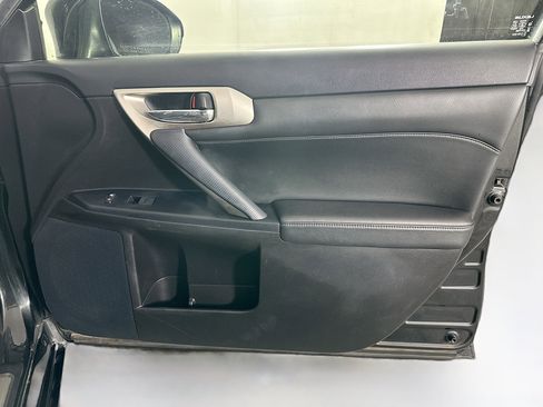 Used 2017 Lexus CT 200h w/ Seat Comfort Package image 30