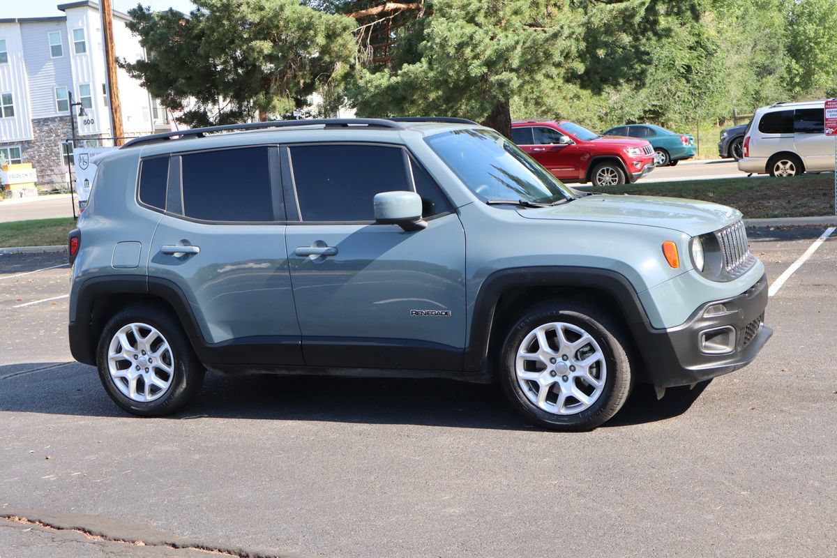 Used 2018 Jeep Renegade Latitude FWD image 2