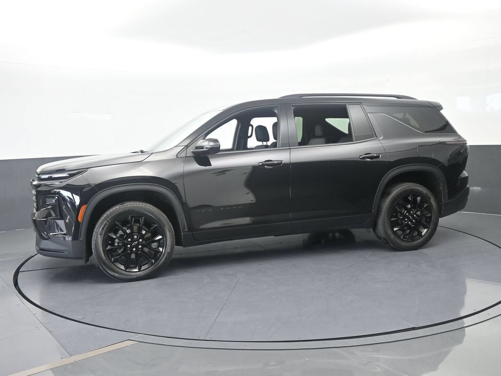 Used 2024 Chevrolet Traverse LT w/ Midnight/Sport Edition FWD image 2