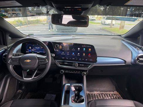 Used 2024 Chevrolet Equinox EV LT FWD image 18