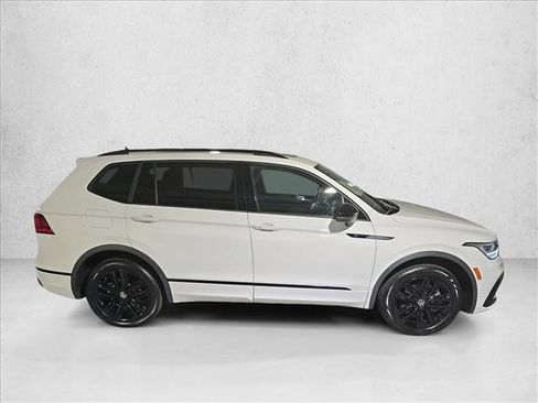 Used 2022 Volkswagen Tiguan SE R-Line image 4
