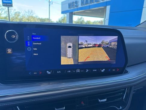 New 2026 Chevrolet Suburban LT image 20