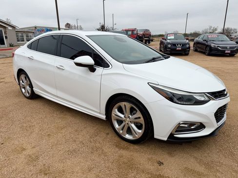 Used 2017 Chevrolet Cruze Premier image 4