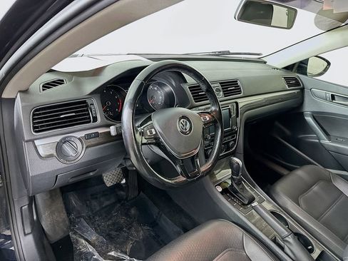 Used 2017 Volkswagen Passat 1.8T SE image 14