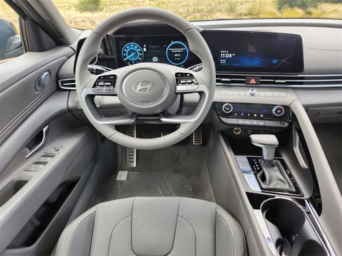 New 2025 Hyundai Elantra SEL image 23