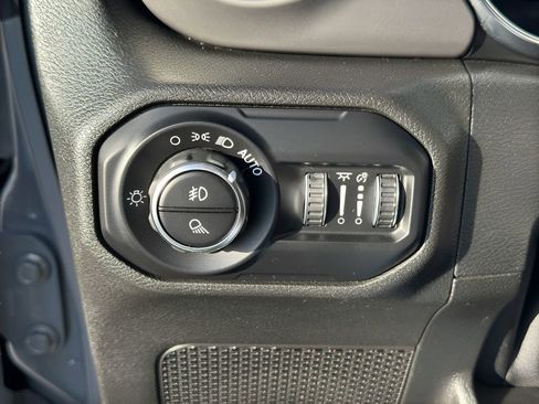 Used 2021 Jeep Gladiator Sport image 25