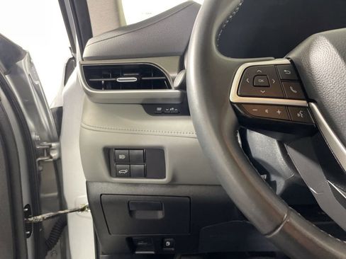 Used 2022 Toyota Highlander LE AWD/4WD image 13