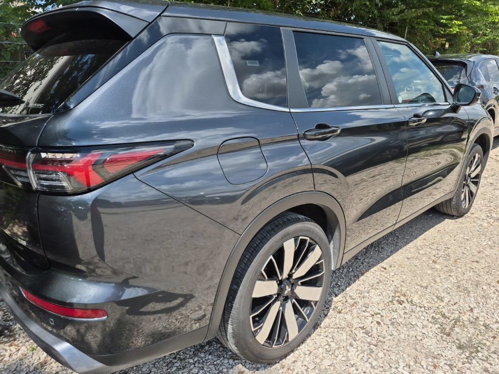 Used 2025 Mitsubishi Outlander SE AWD/4WD image 3