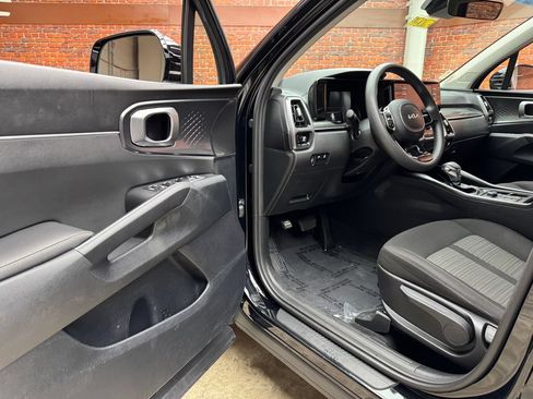 Used 2023 Kia Sorento LX AWD/4WD image 9