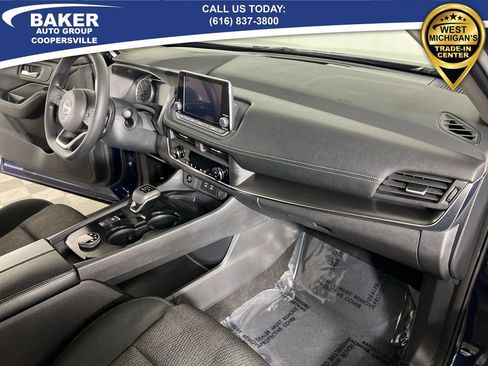 Used 2024 Nissan Rogue SV image 28