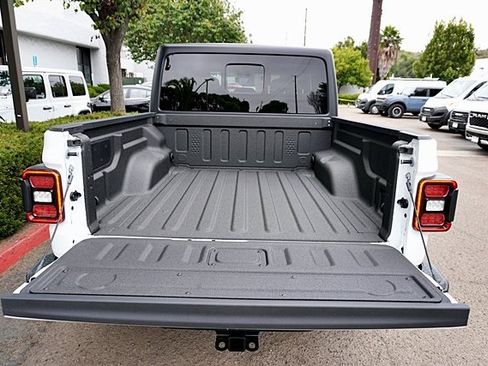 New 2025 Jeep Gladiator Willys image 19