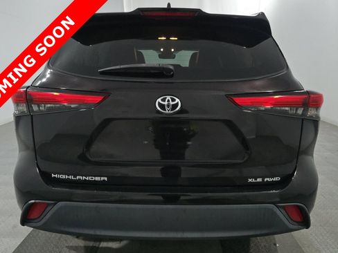 Used 2021 Toyota Highlander XLE AWD/4WD image 5