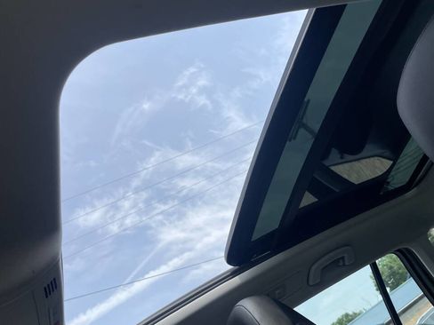 Used 2016 Volkswagen Golf Limited Edition image 28