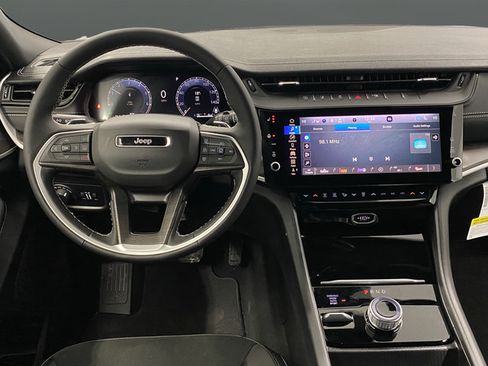 New 2026 Jeep Grand Cherokee Altitude AWD/4WD image 5