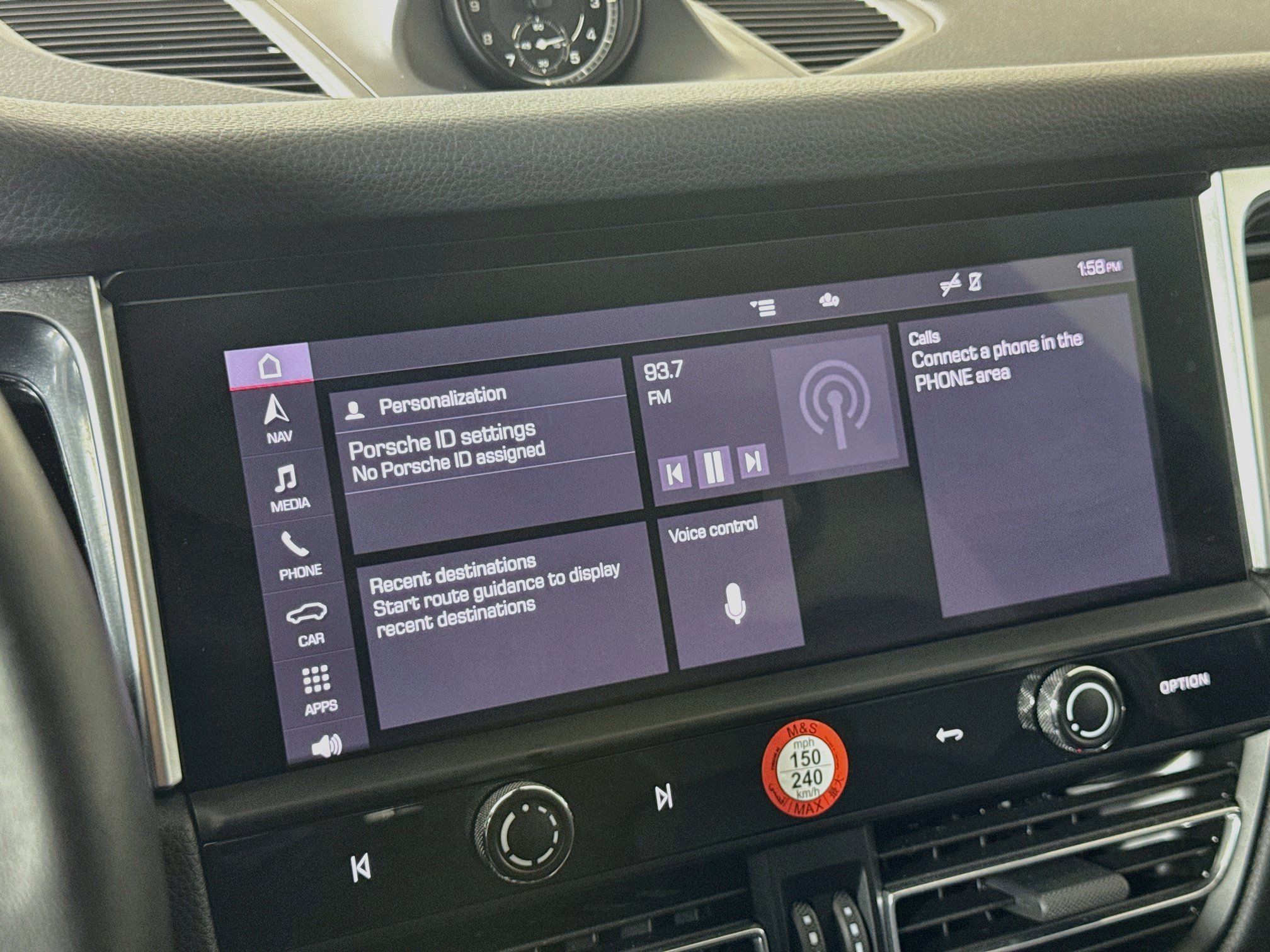 Certified 2023 Porsche Macan AWD/4WD image 16