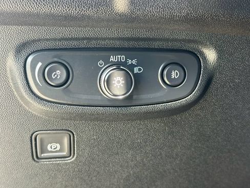Used 2024 GMC Terrain SLT AWD/4WD image 24